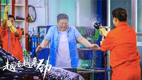 马卡龙色系引爆穿搭潮《越活越来劲》“制霸”时尚界