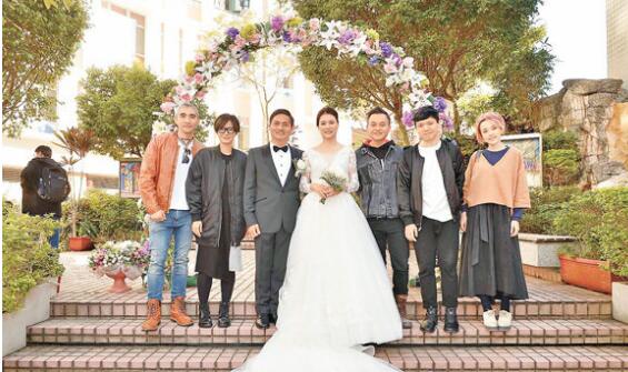卢巧音经理人结婚 黎燕珊朱慧敏见证好友结婚