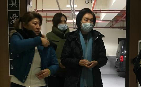 不明人士欲偷拍乾德门遗体 警方驱赶才顺利移灵