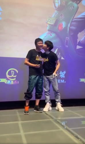 彭昱畅否认片场被欺负 与导演互相亲吻力证友情