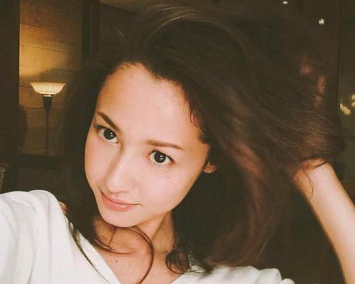 泽尻英龙华否认涉毒 称违法药物为男友留存