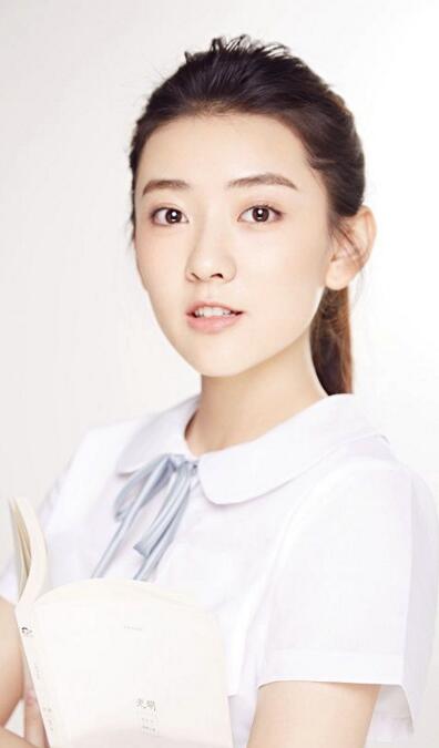 蒲巴甲求婚梁洁成功,两人竟相差九岁,恋情曝光很甜蜜