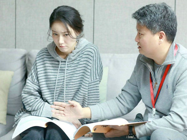 高露《都挺好》完美杀青急赴新组 元气十足