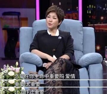 李菲儿自曝恋爱观 爱情大过一切