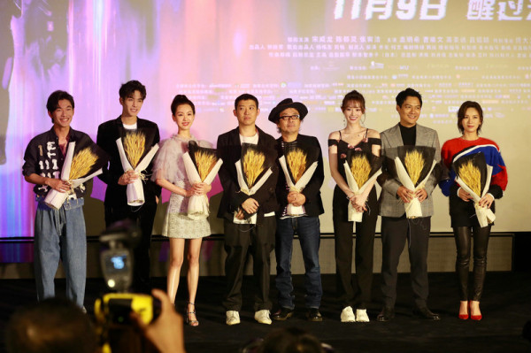 盖玥希干练造型出席《破梦游戏》首映礼 与大BOSS高圣远首度直面对话